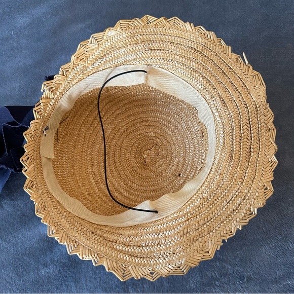 Vintage Elegant Straw Hat with Black Band and Floral Accents - Picture 7 of 8